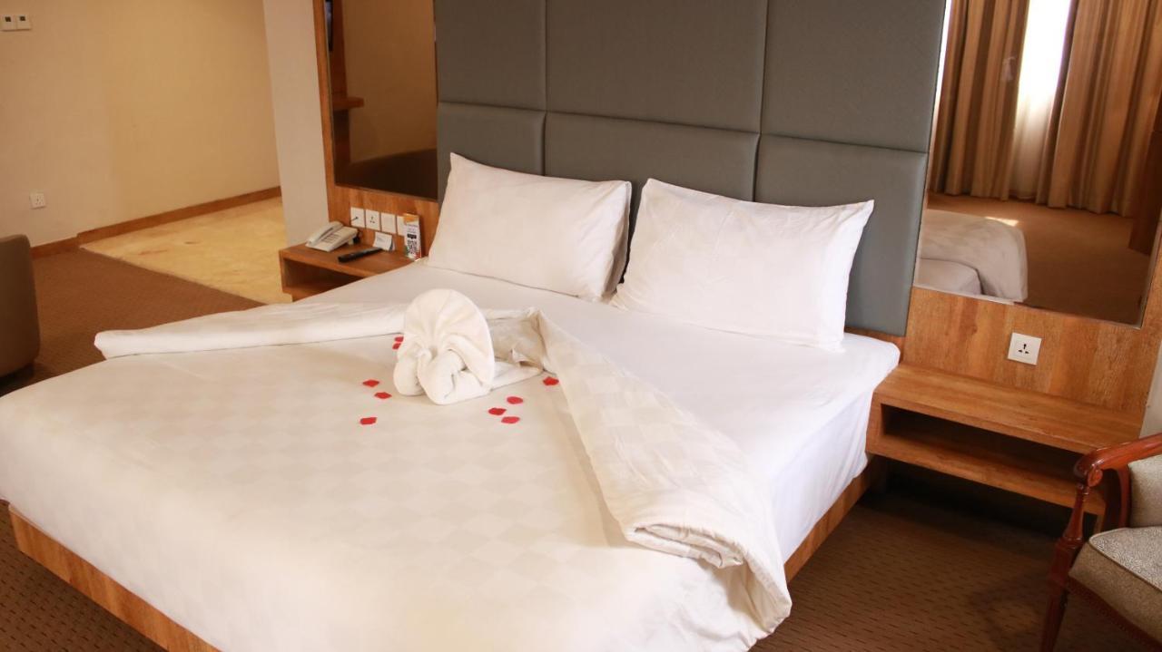 Beverly Hotel Batam Nagoya Exterior photo