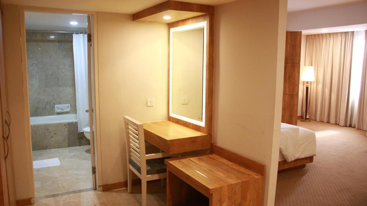 Beverly Hotel Batam Nagoya Exterior photo