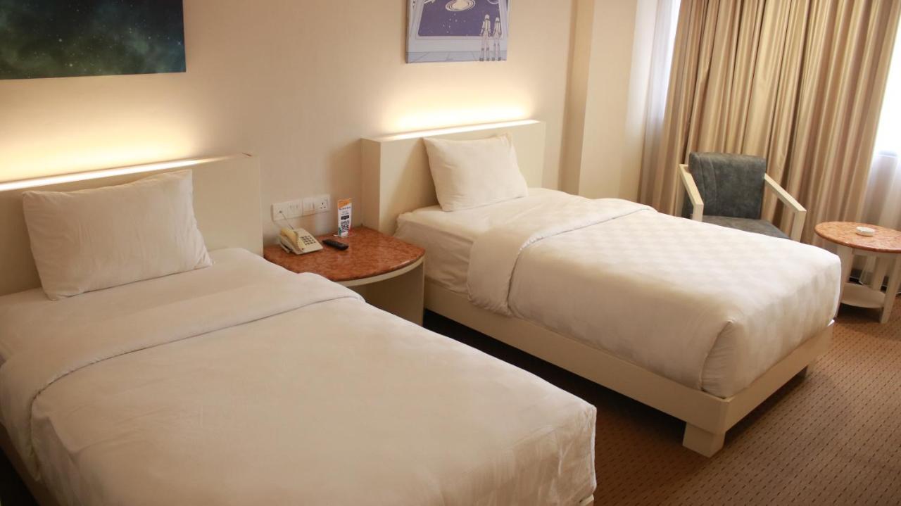 Beverly Hotel Batam Nagoya Exterior photo