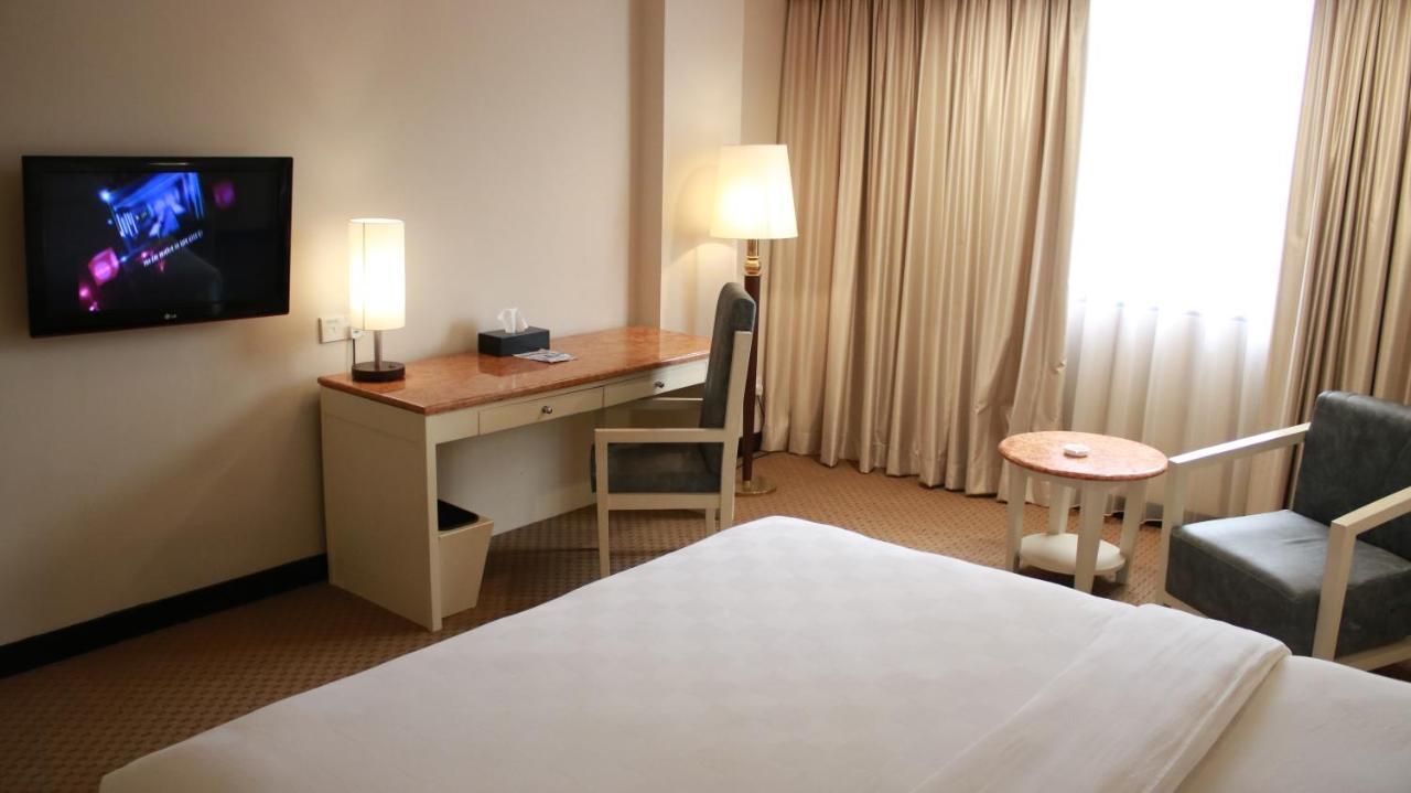 Beverly Hotel Batam Nagoya Exterior photo