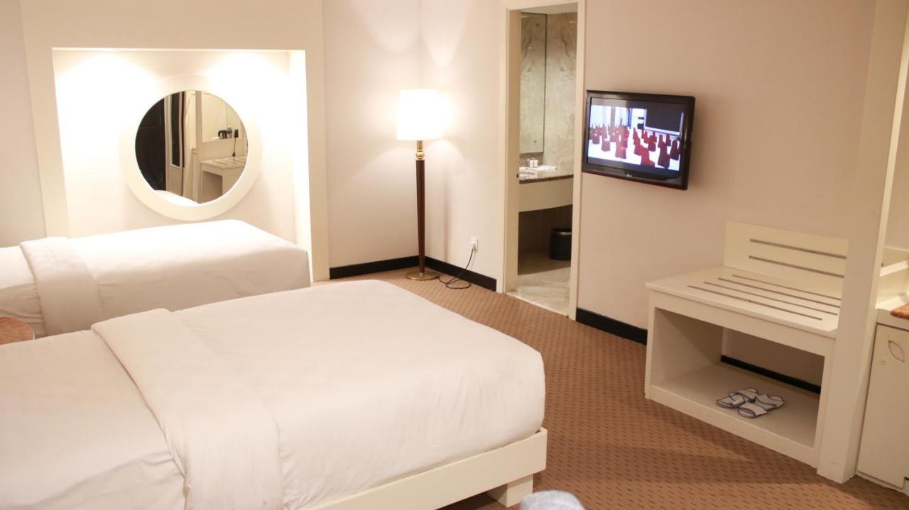 Beverly Hotel Batam Nagoya Exterior photo