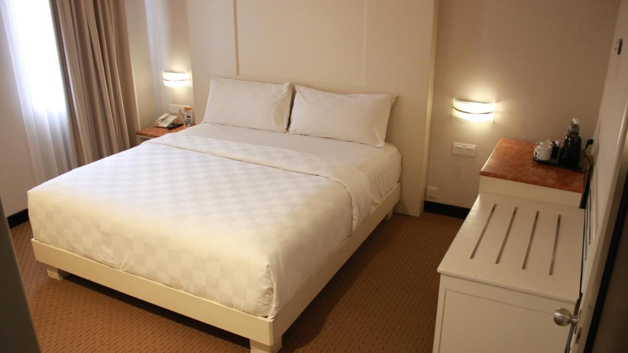 Beverly Hotel Batam Nagoya Exterior photo