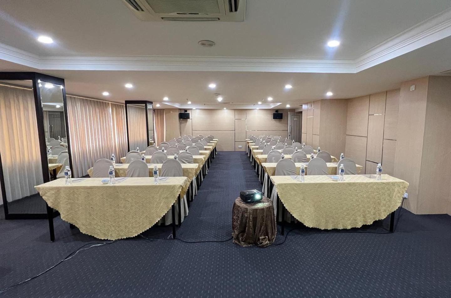 Beverly Hotel Batam Nagoya Exterior photo