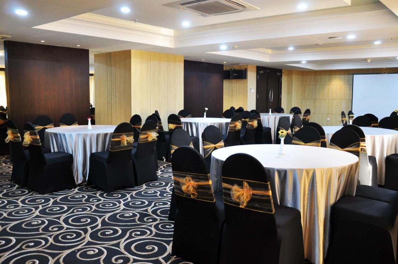 Beverly Hotel Batam Nagoya Exterior photo